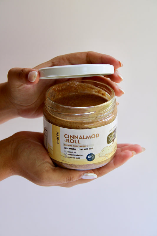 Crema de Cinnalmond Roll
